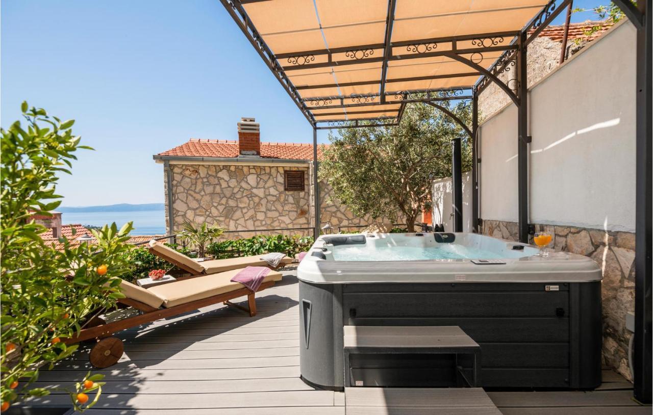 Nice In With Heated Swimming Pool