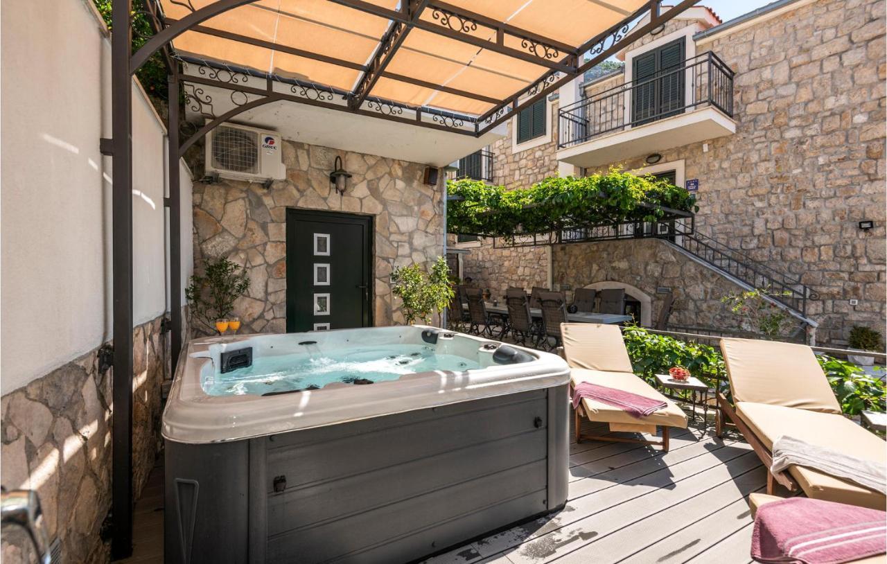 Vikendica Nice In With Heated Swimming Pool