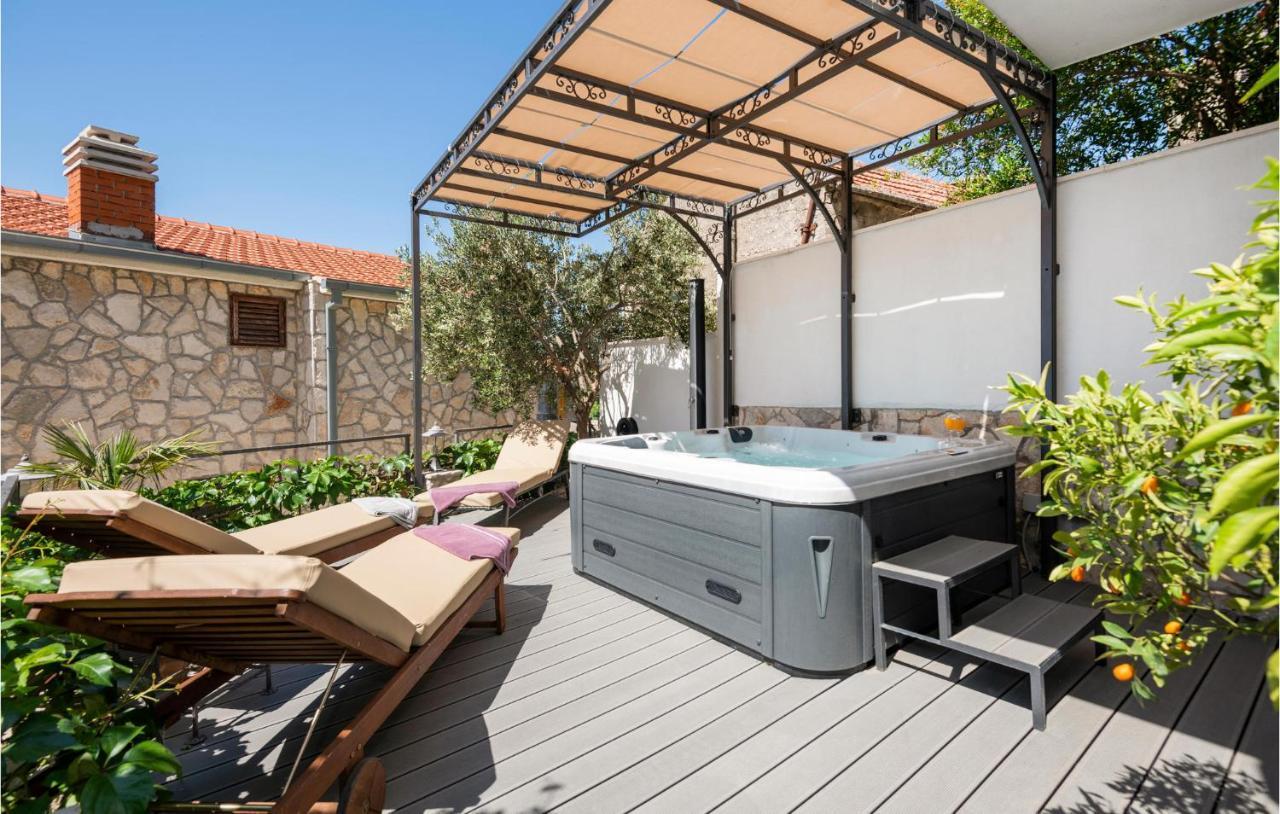 Nice In With Heated Swimming Pool * Makarska