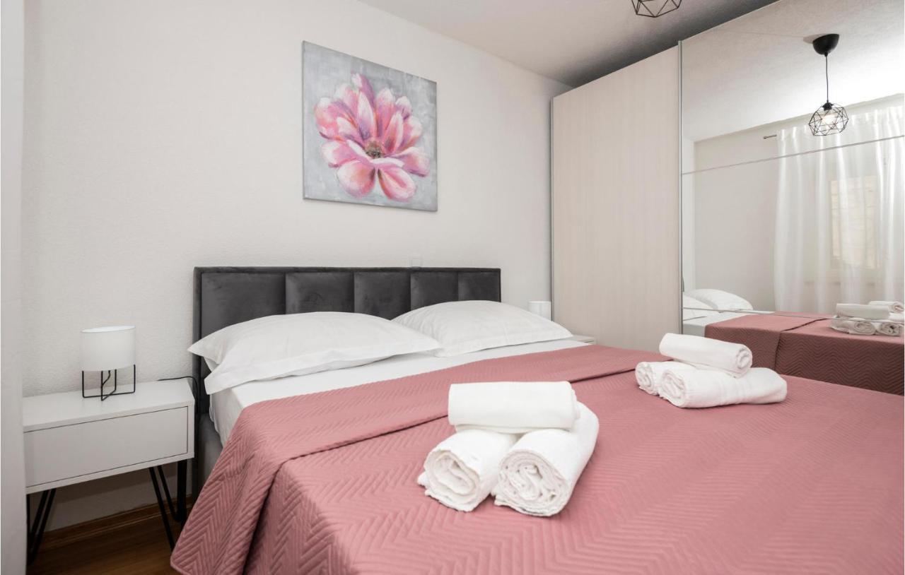 Vikendica Nice In With Heated Swimming Pool
